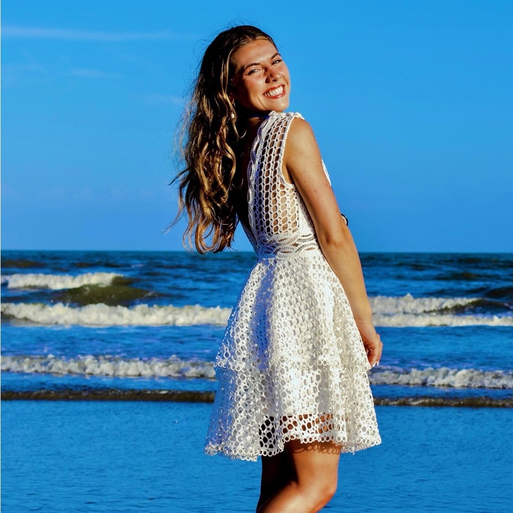 White graduation dress - Picture 5 of 10